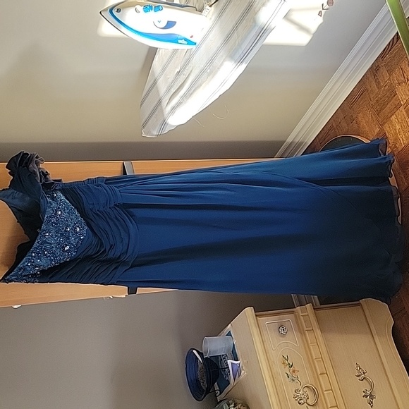 C.M.Couturr Evening gown - Picture 2 of 8